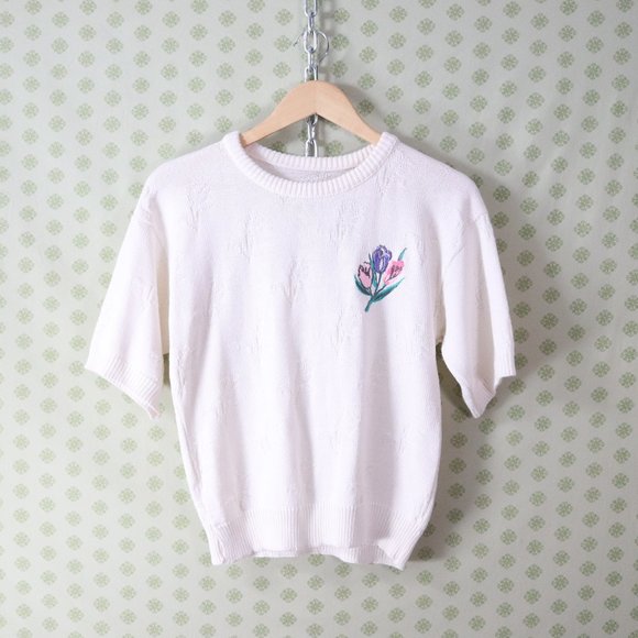 Vintage Tops - ❌SOLD❌vintage embroidered tulip flower sweater top